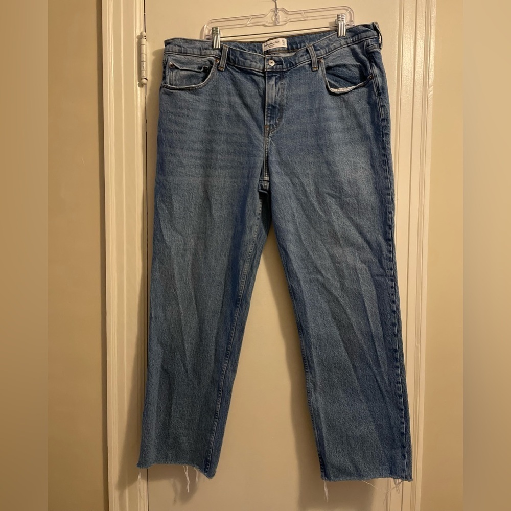 Abercrombie and Fitch Straight Mid Rise Blue Denim Frayed Hem Jean 34 18L